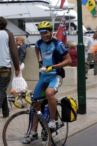 Arie tijdens zijn fietsvakantie in St. Tropez