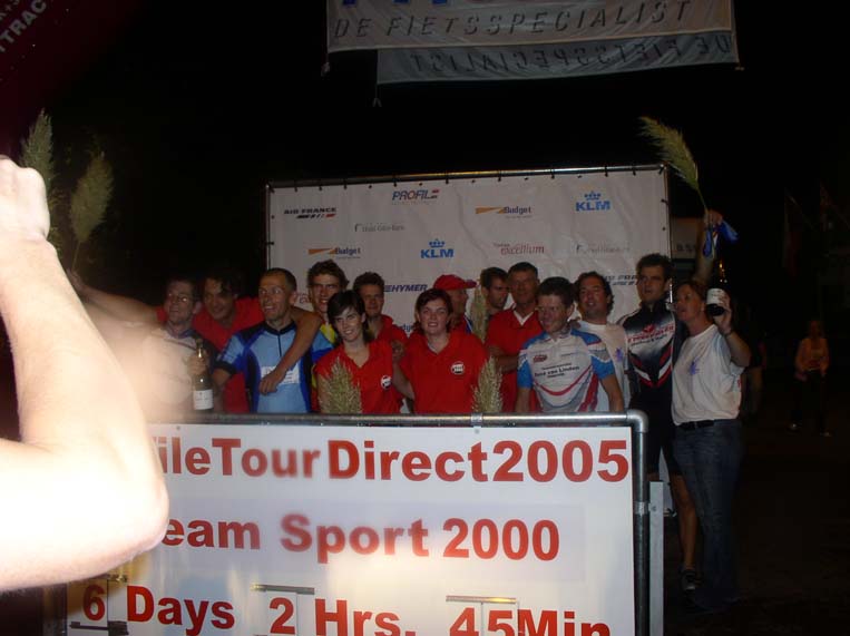 Finish foto Team Holland na 6 dagen 2 uur en 45 minuten